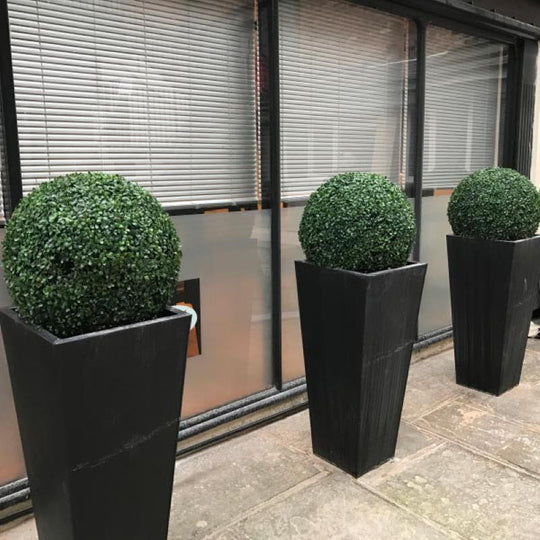 Albero A Sfera Artificiale In PE Di Cipresso 45 Cm Con Picchetto: Finto Bosso Topiario Resistente Ai Raggi UV Per Esterni, Giardino E Portico